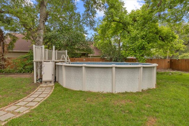 607 Short ST, Smithville, TX 78957