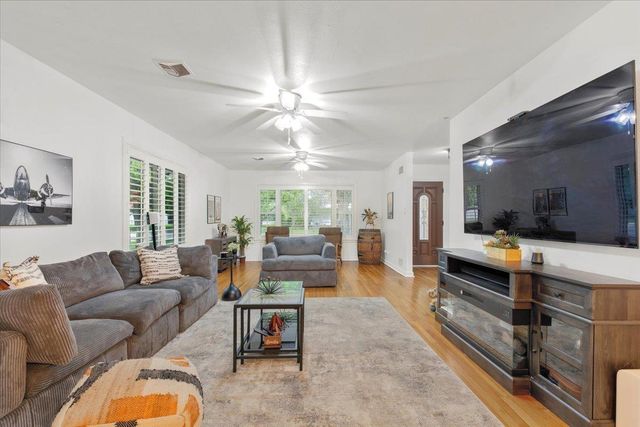 607 Short ST, Smithville, TX 78957