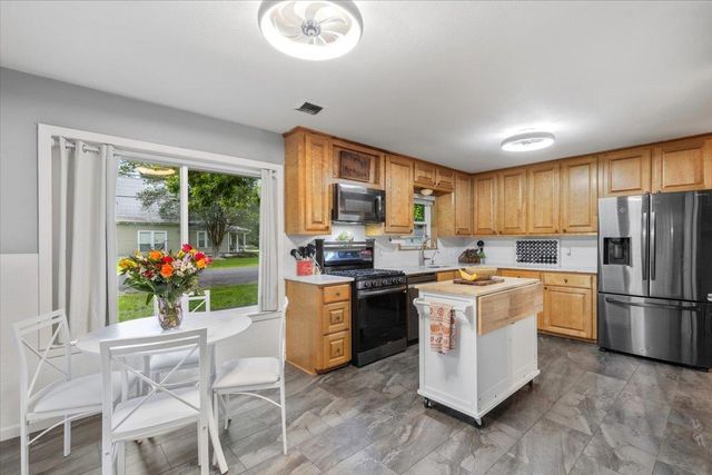 607 Short ST, Smithville, TX 78957
