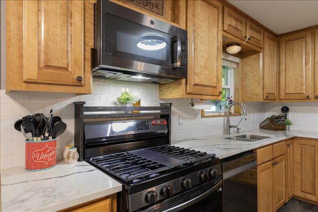 607 Short ST, Smithville, TX 78957