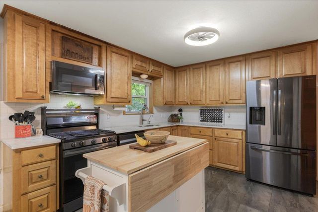 607 Short ST, Smithville, TX 78957