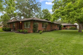 607 Short ST, Smithville, TX 78957