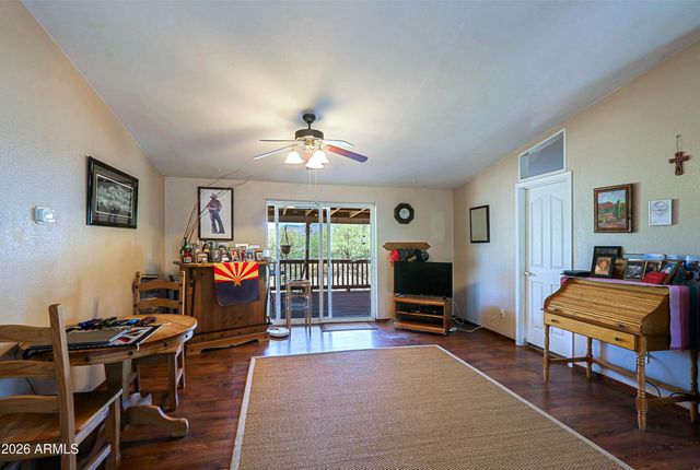 42721 N 14 Street, New River, AZ 85087