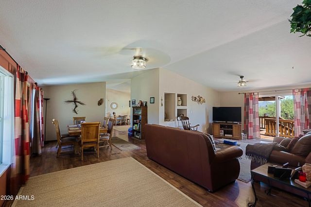 42721 N 14 Street, New River, AZ 85087