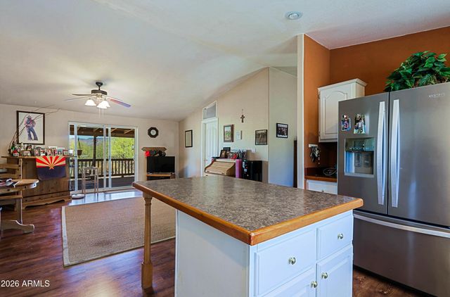 42721 N 14 Street, New River, AZ 85087