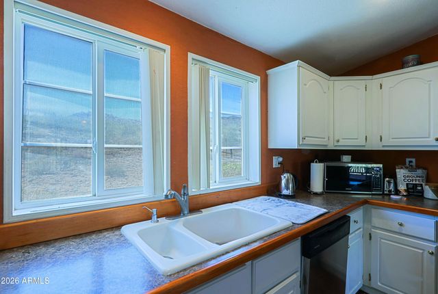 42721 N 14 Street, New River, AZ 85087