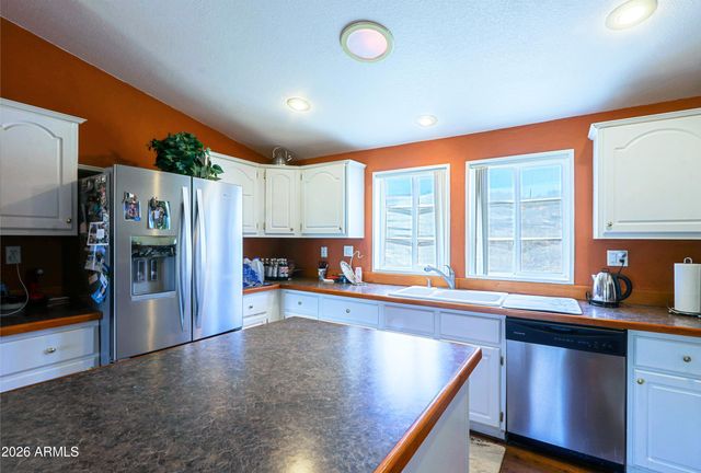 42721 N 14 Street, New River, AZ 85087