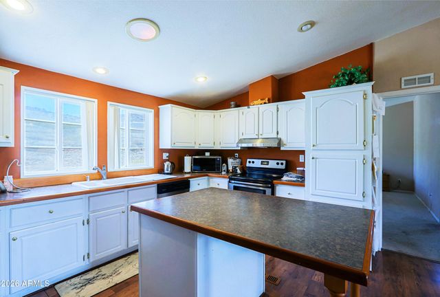 42721 N 14 Street, New River, AZ 85087
