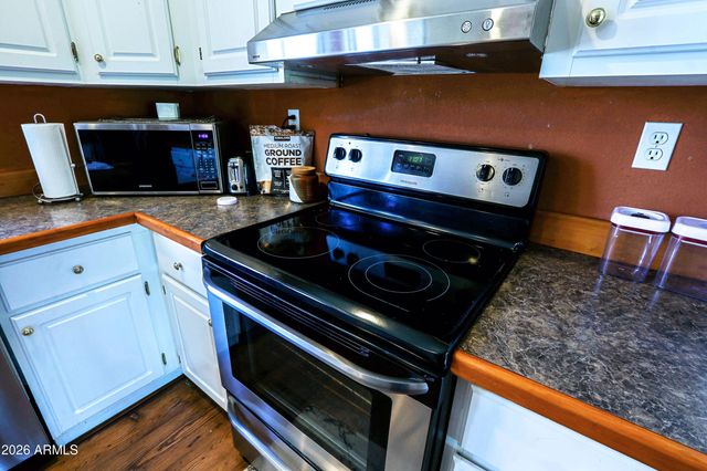 42721 N 14 Street, New River, AZ 85087