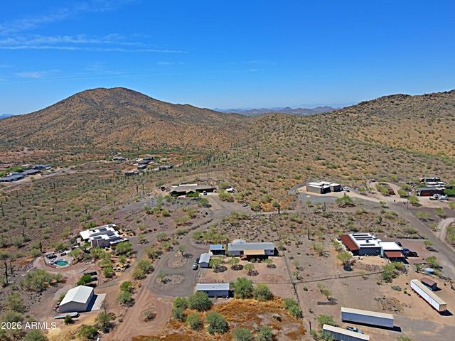 42721 N 14 Street, New River, AZ 85087