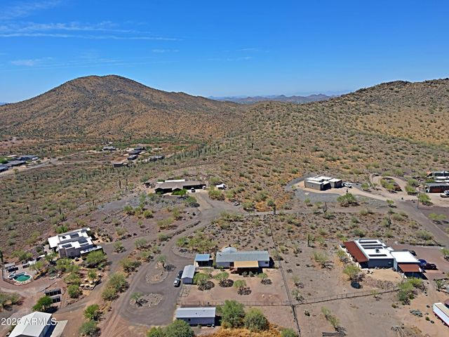 42721 N 14 Street, New River, AZ 85087