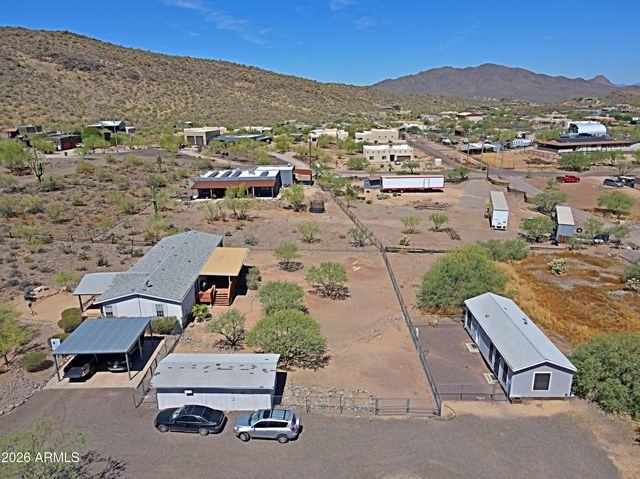 42721 N 14 Street, New River, AZ 85087