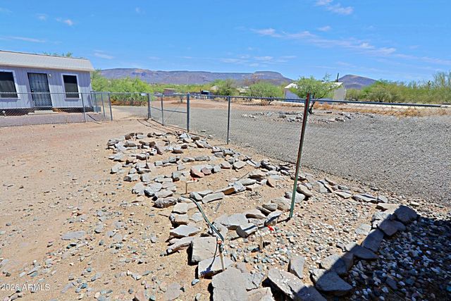 42721 N 14 Street, New River, AZ 85087
