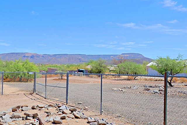 42721 N 14 Street, New River, AZ 85087
