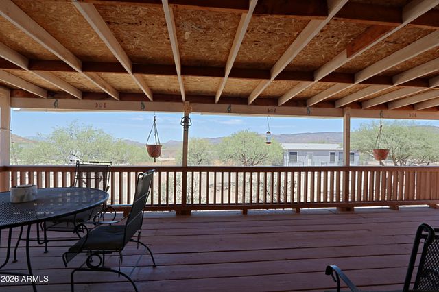 42721 N 14 Street, New River, AZ 85087