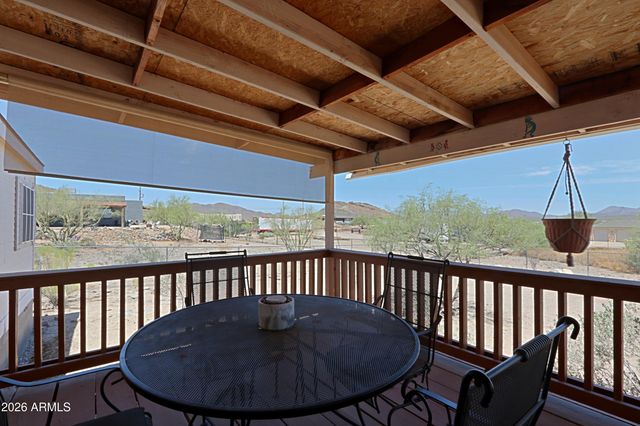 42721 N 14 Street, New River, AZ 85087