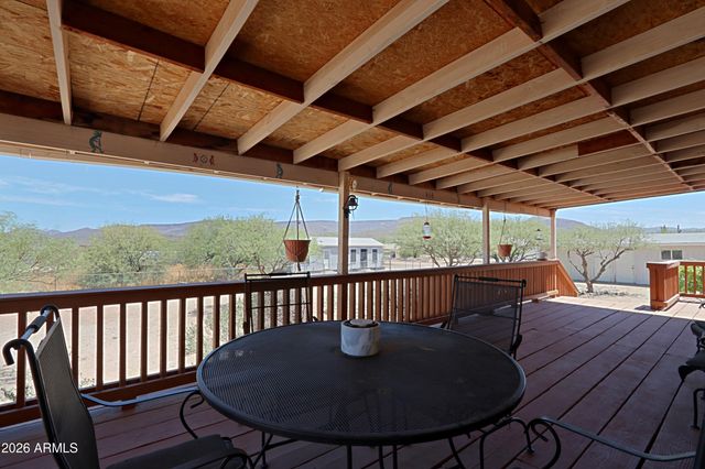 42721 N 14 Street, New River, AZ 85087