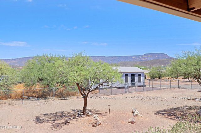 42721 N 14 Street, New River, AZ 85087