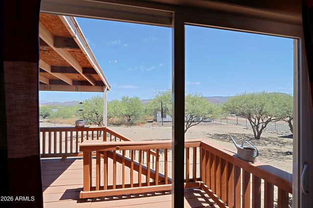 42721 N 14 Street, New River, AZ 85087