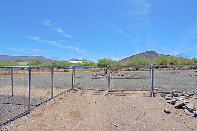 42721 N 14 Street, New River, AZ 85087