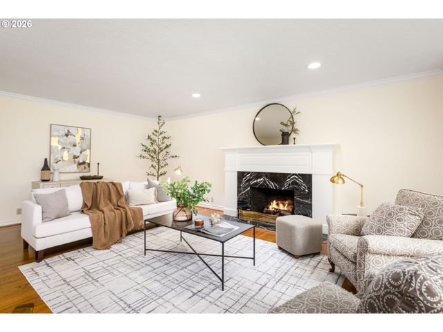 1618 S CORBETT HILL Cir, Portland, OR 97219