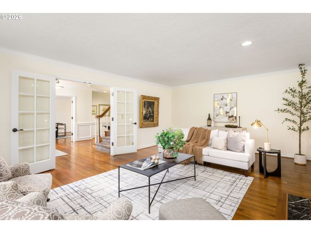 1618 S CORBETT HILL Cir, Portland, OR 97219