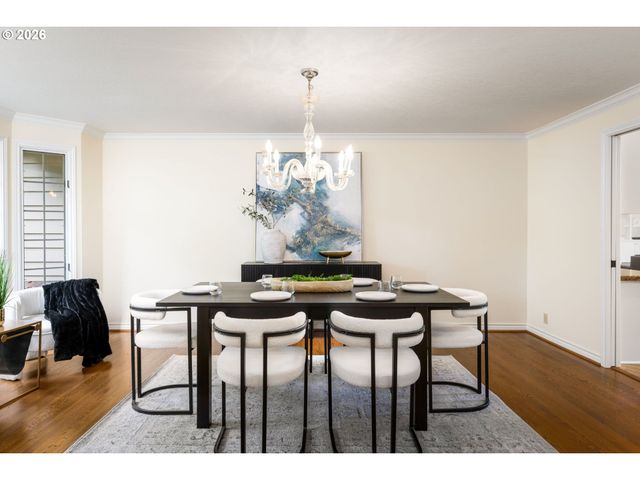1618 S CORBETT HILL Cir, Portland, OR 97219