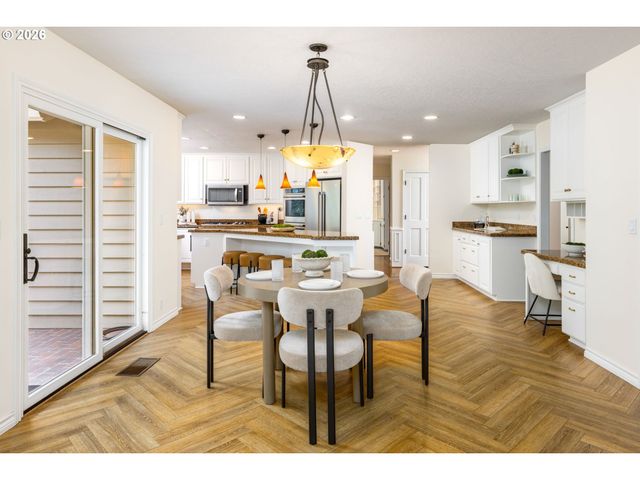 1618 S CORBETT HILL Cir, Portland, OR 97219