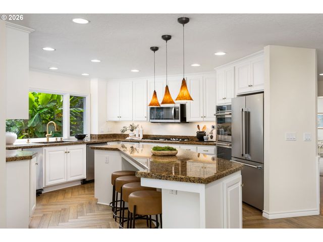 1618 S CORBETT HILL Cir, Portland, OR 97219