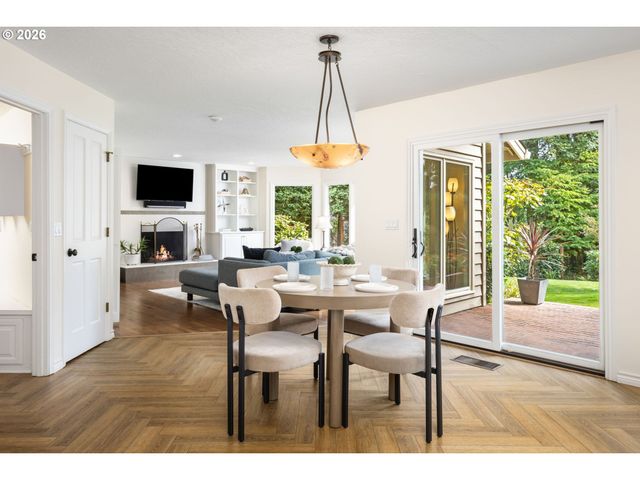 1618 S CORBETT HILL Cir, Portland, OR 97219