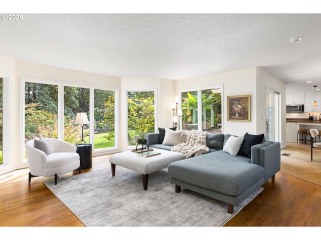 1618 S CORBETT HILL Cir, Portland, OR 97219