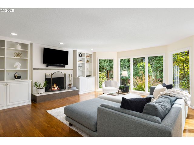 1618 S CORBETT HILL Cir, Portland, OR 97219