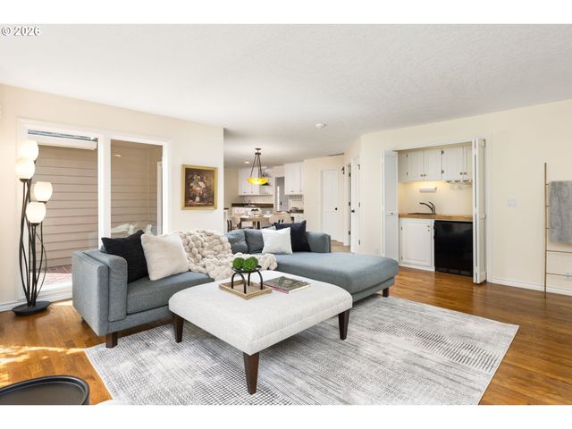 1618 S CORBETT HILL Cir, Portland, OR 97219