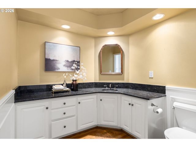 1618 S CORBETT HILL Cir, Portland, OR 97219