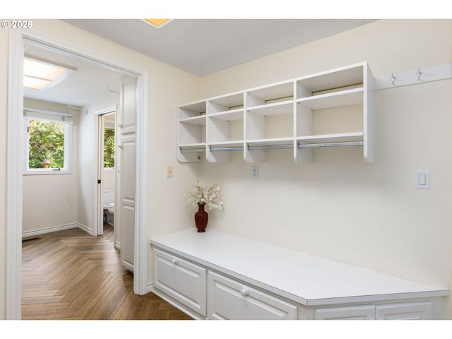 1618 S CORBETT HILL Cir, Portland, OR 97219
