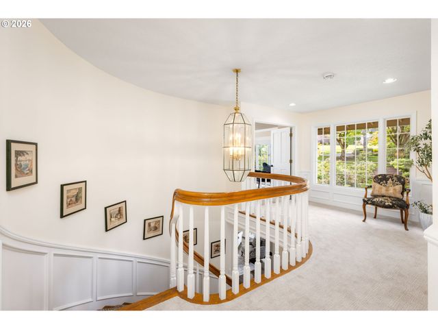 1618 S CORBETT HILL Cir, Portland, OR 97219