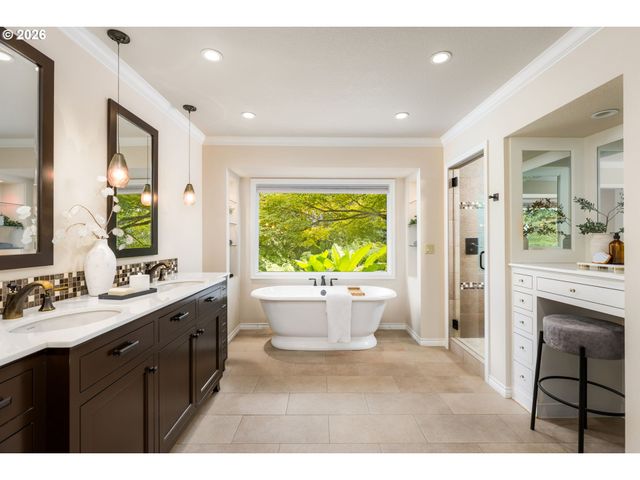 1618 S CORBETT HILL Cir, Portland, OR 97219