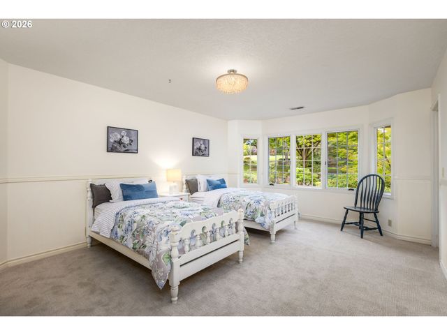 1618 S CORBETT HILL Cir, Portland, OR 97219