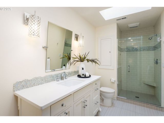 1618 S CORBETT HILL Cir, Portland, OR 97219