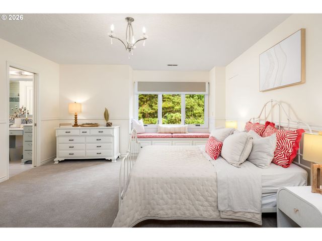 1618 S CORBETT HILL Cir, Portland, OR 97219