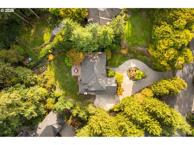 1618 S CORBETT HILL Cir, Portland, OR 97219