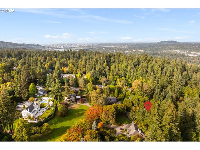 1618 S CORBETT HILL Cir, Portland, OR 97219