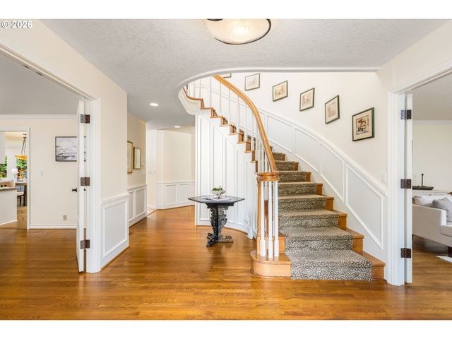 1618 S CORBETT HILL Cir, Portland, OR 97219