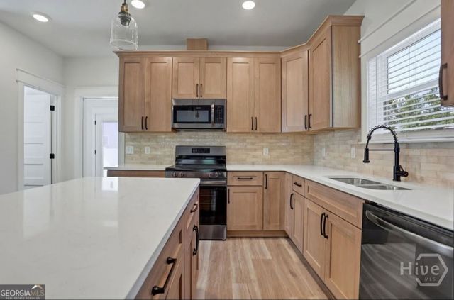 1005 E 35th Street, Savannah, GA 31401