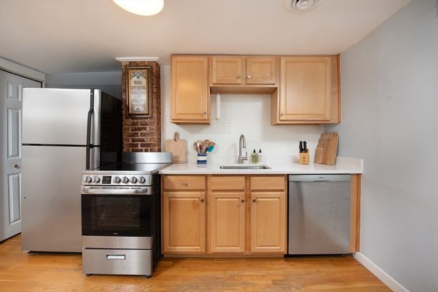 89 School St 2, Boston, MA 02129