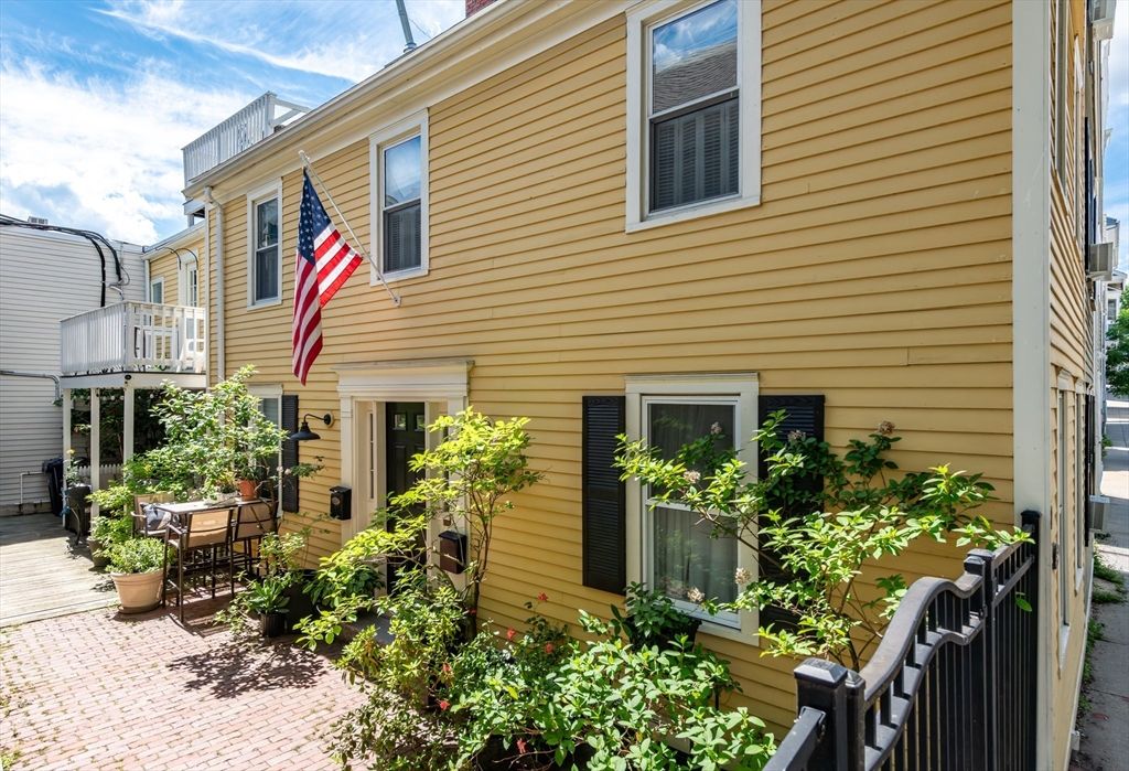 89 School St 2, Boston, MA 02129