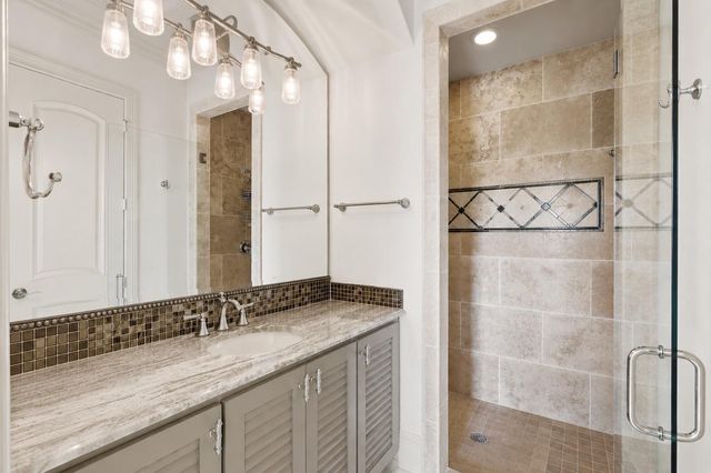 7 Haven Shore Lane, Sugar Land, TX 77479