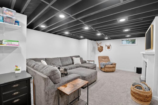 1453 Hammond Avenue, Waterloo, IA 50702