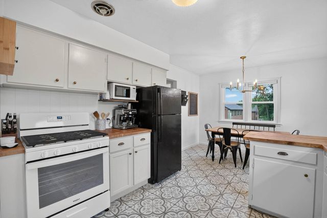 1453 Hammond Avenue, Waterloo, IA 50702