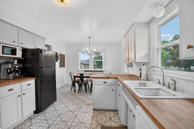1453 Hammond Avenue, Waterloo, IA 50702